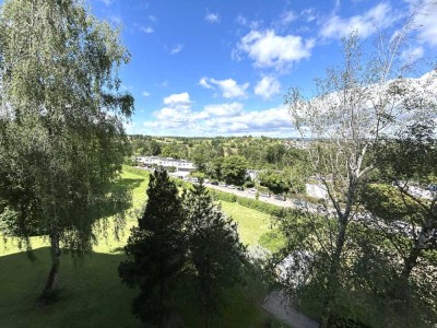 Moderne und helle 3,5-Zimmer-Wohnung mit Balkon