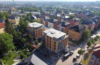 * neuwertige, moderne und sonnige Wohnung mit großer Dachterrasse *