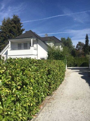 Bad Homburg Außergewöhnliche 3 Zimmer Wohnung in Villa mit Balkon und eigenem privaten Garten