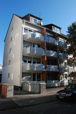 Stilvolle, modernisierte 3-Zimmer-Erdgeschosswohnung in Frankfurt am Main