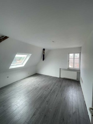 Charmante Maisonette-Wohnung mit Potenzial, großer Dachterrasse und 2 Stellplätzen in Angelbachtal
