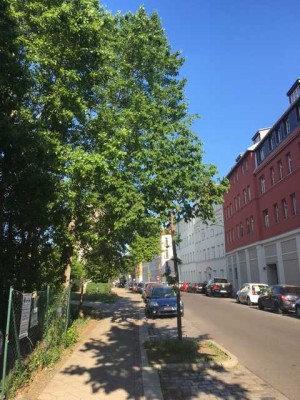 Hochwertig sanierte 3-Z-WE mit Balkon, EBK und Fußbodenheizung direkt am Park
