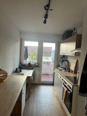 Freundliche und modernisierte 3-Raum-Wohnung mit geh. Innenausstattung mit Balkon und EBK
