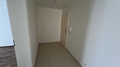 Sanierte 3 Zimmer Wohnung in ruhigem Dreifamilienhaus mit Gemeinschaftsterasse