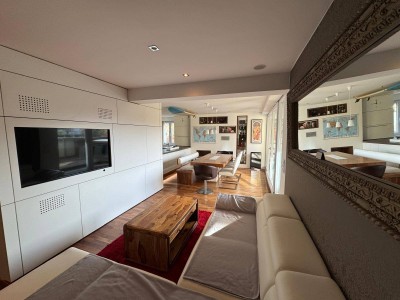 Moderne, luxuriöse Wohlfühlwohnung mit Tiefgaragenplatz! Inklusive moderner Möblierung!