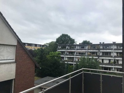 HELLE, KOMPLETT RENOVIERTE WOHNUNG IM AUSGEBAUTEN DACHGESCHOSS MIT BALKON NÄHE SÜDPARK