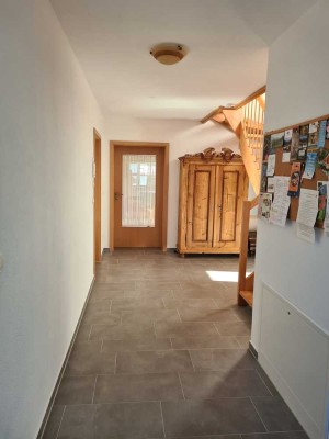 komplettes Obergeschoss mit 3 Zimmern, Küche, Bad, Balkon in einer großen Wohnung