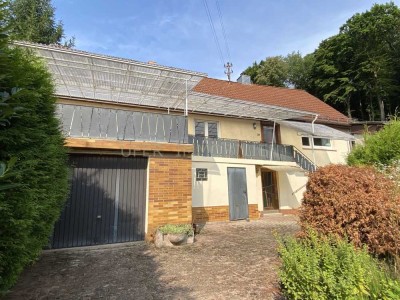 Freistehendes Einfamilienhaus mit großem Garten in ruhiger Waldrandlage - sanierungsbedürftig