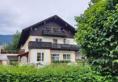 Oberammergau: Gemütliche 2 ZKB, EG, ca. 60 m², kl. Terrasse, Fe-Bad, Fe-Küche, EBK, zum 01.06.25