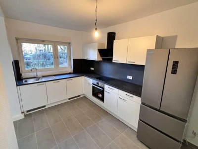 Schöne 4 Zimmer Wohnung in Köln Bayenthal mit Balkon und Einbauküche!