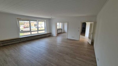 Große 3-Zimmer-Wohnung mit Balkon gr. Garten und EBK, 1. OG Rechts