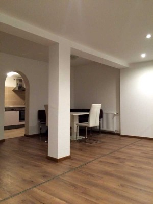 Moderne kernsanierte Altbauwohnung mit 4 Zimmer & 2 Bäder