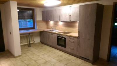 Erstbezug nach Sanierung mit Einbauküche: Stilvolle 2,5-Zimmer-Wohnung mit geh. Innenausstattung