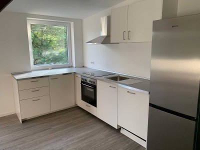 Geschmackvolle Wohnung mit drei Zimmern sowie Balkon und Einbauküche in Hamburg