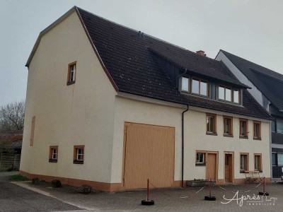 Mehr Raum fürs Leben: Ein-Zweifamilienhaus mit Garten und Scheune