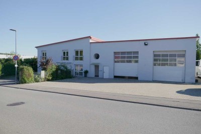 Haus mit großer Gewerbefläche - 2 Hallen, Büro, Waschplatz