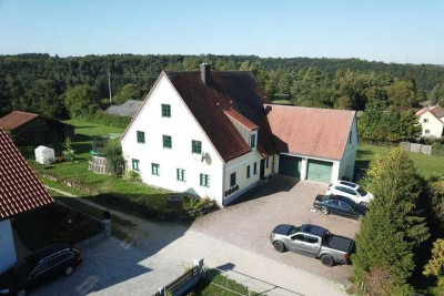 vermietete Kapitalanlage: 4-Zimmer-Wohnung inklusive Garten und Garage in Laaber bei Regensburg