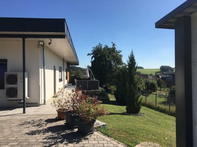 Neuwertiges Einfamilienhaus mit geh. Innenausstattung und EBK