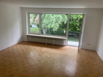 Komplett renovierte 3-Zimmer-Wohnung mit Balkon in Grasbrunn