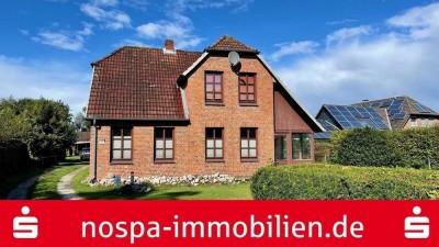 Modernisierungsbedürftiges Einfamilienhaus mit Charme – Raum für Ihre Wohnträume!