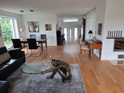 Gehobenes und großzügiges Wohnen im Zweifamilienhaus in Rheinbach-Merzbach inkl. Garage!