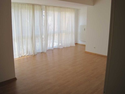 Schöne und vollst. renovierte 3-Zimmer-Wohnung mit geh. Innenausstattung