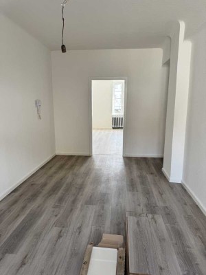 Frisch renovierte 3-Zimmer-Wohnung mit großer Terrasse – direkt am St. Johanner Markt!