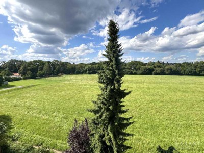 Grüner Ausblick inklusive - helle Dachgeschoss-Wohnung