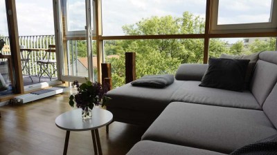 Sonnige Süd-Dachterrassenwohnung am Luitpoldpark im Grünen - Teilmöbliert
