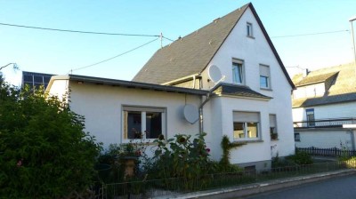 Familienfreundliches Einfamilienhaus mit ca. 140 m² Wohnfläche und kleinem Garten