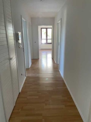 Schöne, helle und neu renovierte 4-Zimmer-Wohnung mit Balkon in Bad Mergentheim