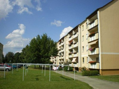 Sanierte 4-Raumwohnung mit Balkon, neuem Bad & Stellplatz!
