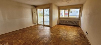 Großzügige 4 Zimmer ETW (renovierungsbedürftig) mit Balkon in Kelkheim-Münster