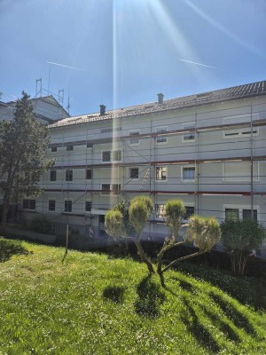 Neu renovierte 3-Zimmer-Wohnung mit Balkon, EBK, Einbauschränken und tollem Ausblick