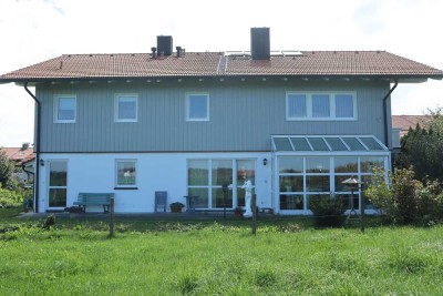 ZFH als Doppelhaus konzipiert an ruhiger Anliegerstrasse. WW Solar, zentr Lage, DG +Stpl, gr ArbZi