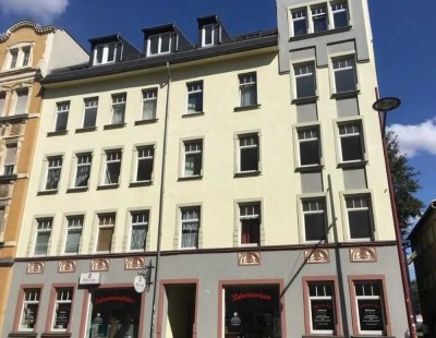 Charmante Wohnung mit Einbauküche, Balkon, 2 Badezimmer, Stellplatz