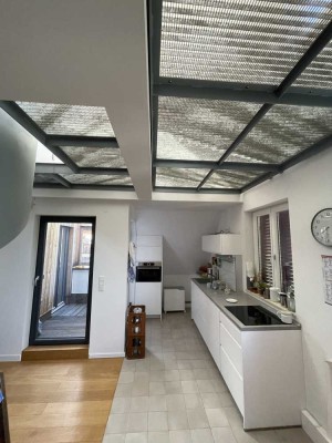 4,5-Raum-DG-Wohnung mit Studio mit EBK in SHA Ost