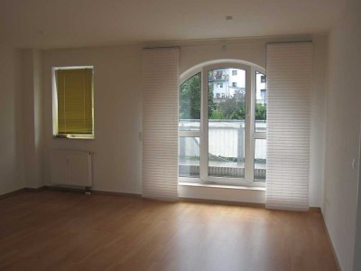 Helle 2-Zimmer Penthouse-Wohnung mit Balkon und Dachterrasse in Mainz