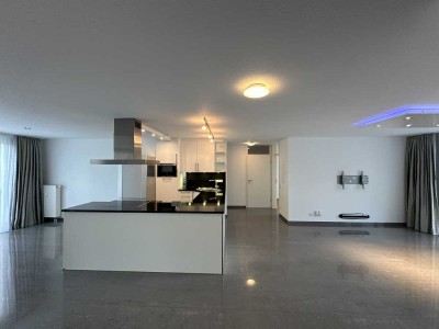 Moderne und helle 4,5-Zimmer-Wohnung in Top-Lage inkl. EBK, Garage und Aussenstellplatz