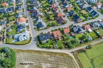 Altbestand mit Potenzial - Einfamilienhaus und Garage