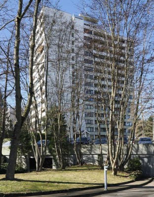 Erstbezug nach Komplettsanierung: Helle 3-Zimmer-Wohnung mit großer Loggia in Eschborn/Ts.