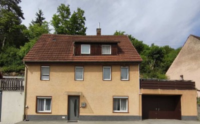 Günstiges, vollständig renoviertes Einfamilienhaus mit bebaubarem Grundstückanteil