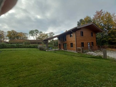 Massivholzhaus mit großem Garten in Gangkofen