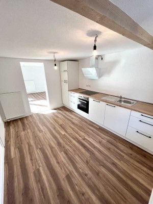 Erstbezug nach Sanierung mit EBK: Schöne 6-Zimmer-Wohnung mit gehobener Innenausstattung in Neudenau