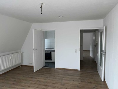 Wohnen mit Stil!  2 Zimmer Dachgeschosswohnung mit Blick über Essen! Bezugsfrei ab 01.03.25