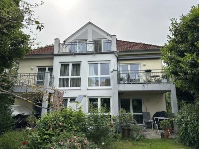 "Penthouse-Feeling": 80 m2 Wohnfl. 100 m2 Grundfl. - Neu renoviert mit modernen neuen Einbauküche
