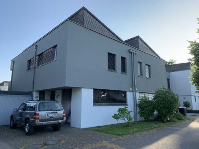 Moderne Doppelhaushälfte im Bauhausstil - ERDWÄRME = fast keine Kosten für Heizung u. Warmwasser !