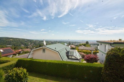 GANZ WIEN UNTER SICH | Eigengrund mit Blick über Wien und charmantem Kleingarten-/Einfamilienhaus am herrlichen HEUBERG