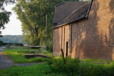 Sanierungsbedürftiger Reiterhof auf ca. 2,5 ha zu verkaufen