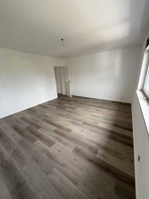 Stilvolle, sanierte 4-Raum-Maisonette-Wohnung mit gehobener Innenausstattung mit Balkon in Hürth